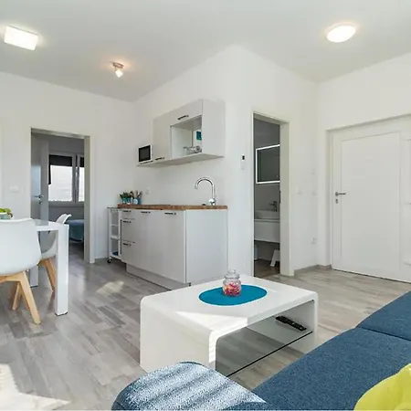 Amazing In With Swimming Pool Apartment Medulin