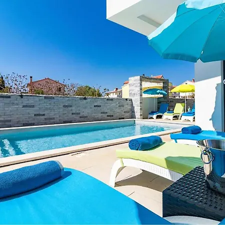 Apartment Amazing In With Swimming Pool *