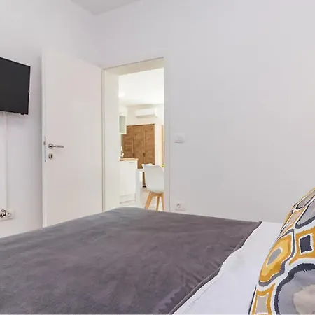 Apartment Amazing In With Swimming Pool *