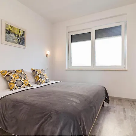 Amazing In With Swimming Pool Apartment